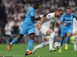 他仍然面临 他仍然面临