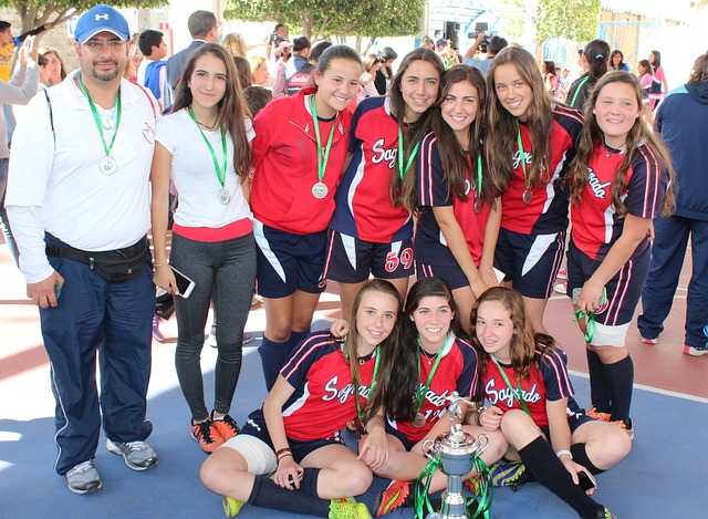 合扳回一球 合扳回一球